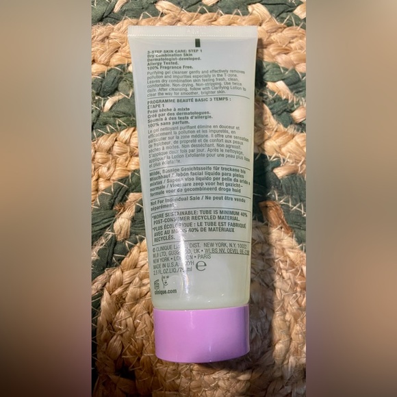 Clinique - All About Clean Liquid Facial Soap ‘Mild’ | Dry Combo Skin - 2.5oz - Picture 8 of 12